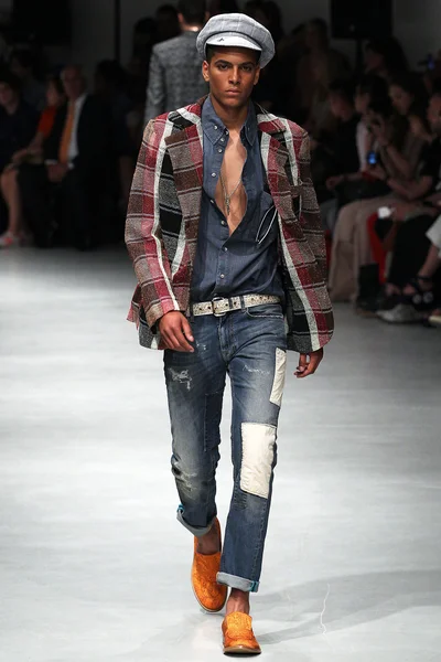 Look 38